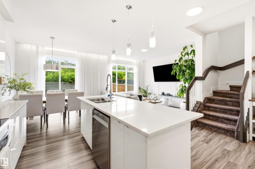 1323 Erker Crescent Nw, Edmonton, AB - Indoor Photo Showing Kitchen With Double Sink With Upgraded Kitchen