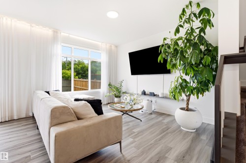 1323 Erker Crescent Nw, Edmonton, AB - Indoor Photo Showing Living Room