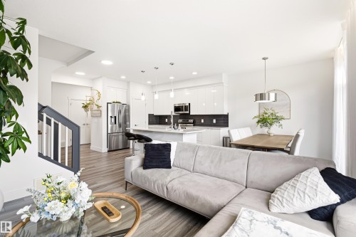 1323 Erker Crescent Nw, Edmonton, AB - Indoor Photo Showing Living Room