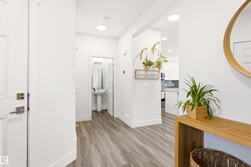1323 Erker Crescent Nw, Edmonton, AB - Indoor Photo Showing Other Room