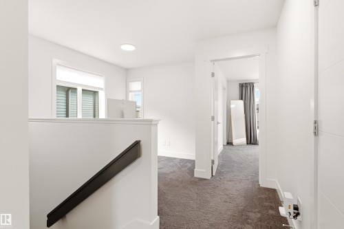 1323 Erker Crescent Nw, Edmonton, AB - Indoor Photo Showing Other Room