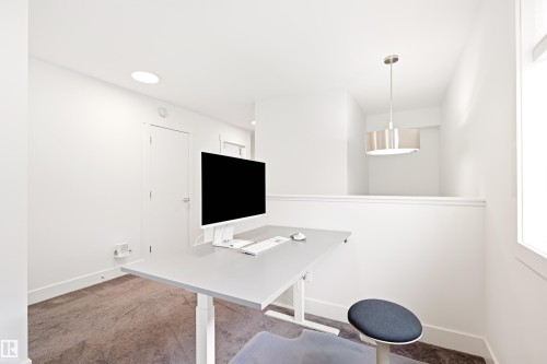 1323 Erker Crescent Nw, Edmonton, AB - Indoor Photo Showing Other Room