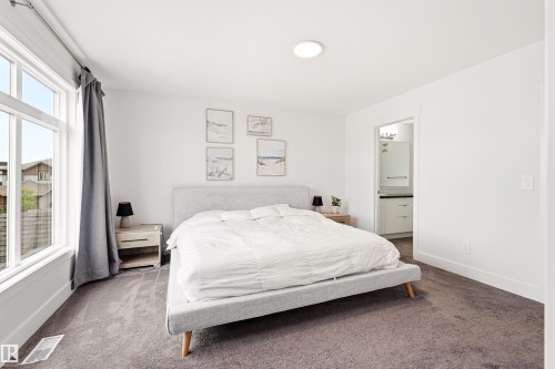 1323 Erker Crescent Nw, Edmonton, AB - Indoor Photo Showing Bedroom