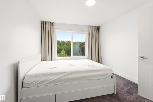 1323 Erker Crescent Nw, Edmonton, AB - Indoor Photo Showing Bedroom
