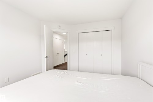 1323 Erker Crescent Nw, Edmonton, AB - Indoor Photo Showing Bedroom
