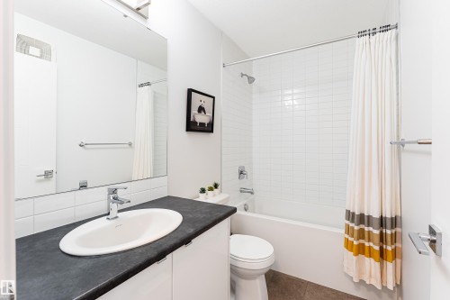 1323 Erker Crescent Nw, Edmonton, AB - Indoor Photo Showing Bathroom