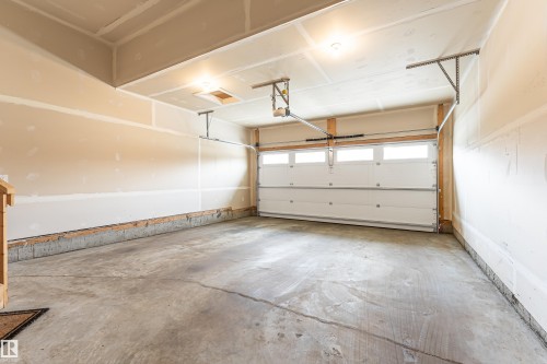 1323 Erker Crescent Nw, Edmonton, AB - Indoor Photo Showing Garage