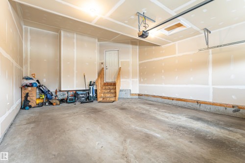 1323 Erker Crescent Nw, Edmonton, AB - Indoor Photo Showing Garage