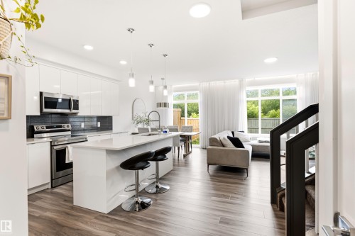 1323 Erker Crescent Nw, Edmonton, AB - Indoor Photo Showing Kitchen With Upgraded Kitchen