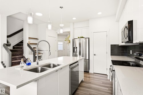 1323 Erker Crescent Nw, Edmonton, AB - Indoor Photo Showing Kitchen With Stainless Steel Kitchen With Double Sink With Upgraded Kitchen