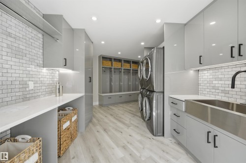 439 Rooney Crescent Nw, Edmonton, AB - Indoor Photo Showing Kitchen With Upgraded Kitchen