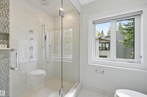 439 Rooney Crescent Nw, Edmonton, AB - Indoor Photo Showing Bathroom