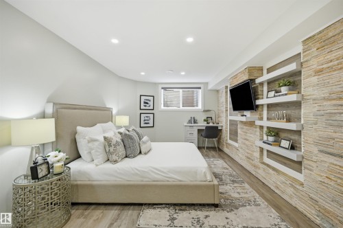 439 Rooney Crescent Nw, Edmonton, AB - Indoor Photo Showing Bedroom