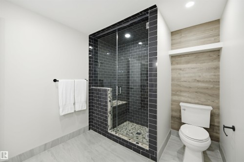 439 Rooney Crescent Nw, Edmonton, AB - Indoor Photo Showing Bathroom