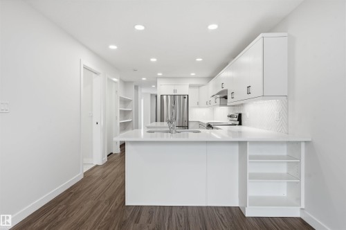 11146 78 Avenue Nw, Edmonton, AB - Indoor Photo Showing Kitchen With Upgraded Kitchen