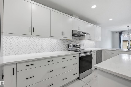 11146 78 Avenue Nw, Edmonton, AB - Indoor Photo Showing Kitchen
