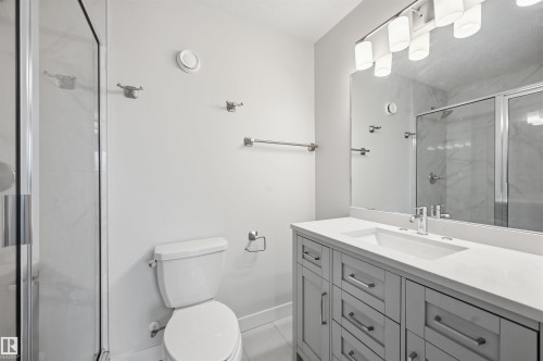 11146 78 Avenue Nw, Edmonton, AB - Indoor Photo Showing Bathroom