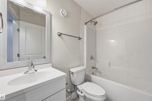 11146 78 Avenue Nw, Edmonton, AB - Indoor Photo Showing Bathroom
