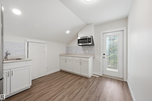 11146 78 Avenue Nw, Edmonton, AB - Indoor