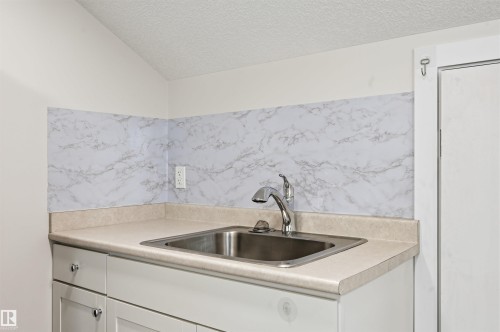 11146 78 Avenue Nw, Edmonton, AB - Indoor Photo Showing Kitchen