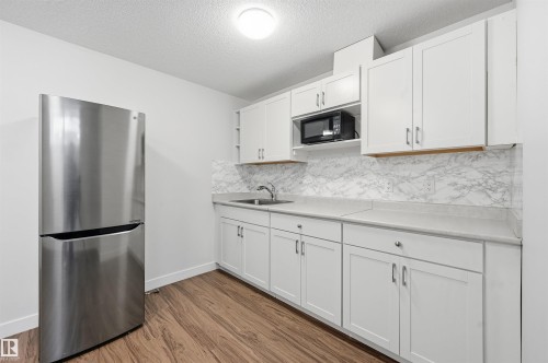 11146 78 Avenue Nw, Edmonton, AB - Indoor Photo Showing Kitchen