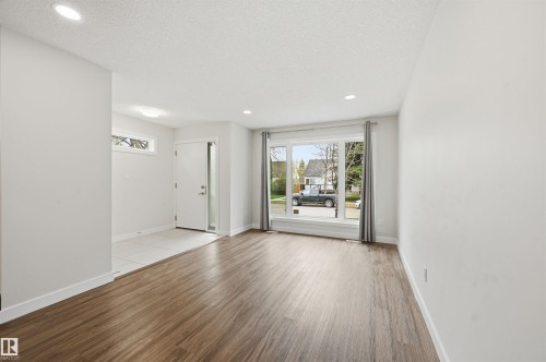 11146 78 Avenue Nw, Edmonton, AB - Indoor
