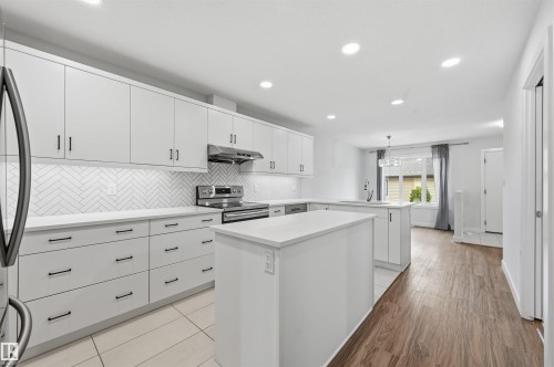 11146 78 Avenue Nw, Edmonton, AB - Indoor Photo Showing Kitchen With Upgraded Kitchen