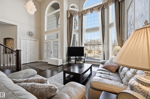 831 Hollands Landing Nw, Edmonton, AB - Indoor Photo Showing Living Room