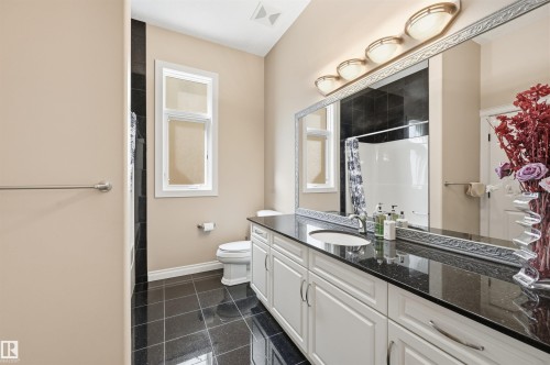 831 Hollands Landing Nw, Edmonton, AB - Indoor Photo Showing Bathroom