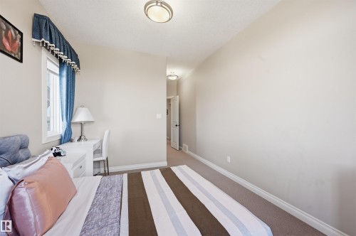 831 Hollands Landing Nw, Edmonton, AB - Indoor