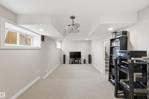 831 Hollands Landing Nw, Edmonton, AB - Indoor