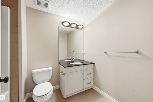 831 Hollands Landing Nw, Edmonton, AB - Indoor Photo Showing Bathroom