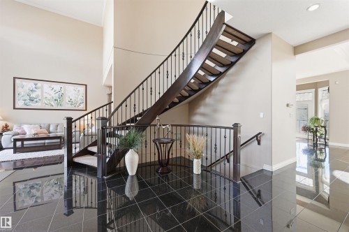 831 Hollands Landing Nw, Edmonton, AB - Indoor Photo Showing Other Room