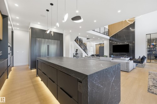 4081 Whispering River Drive Sw, Edmonton, AB - Indoor Photo Showing Kitchen With Upgraded Kitchen