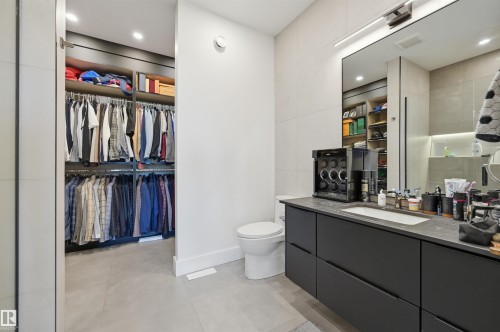 4081 Whispering River Drive Sw, Edmonton, AB - Indoor Photo Showing Bathroom