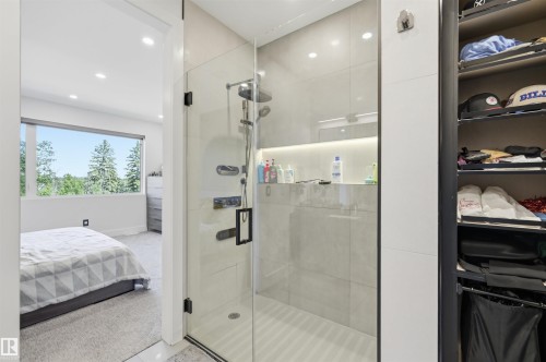 4081 Whispering River Drive Sw, Edmonton, AB - Indoor Photo Showing Bathroom