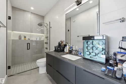 4081 Whispering River Drive Sw, Edmonton, AB - Indoor Photo Showing Bathroom