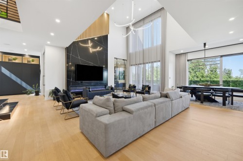 4081 Whispering River Drive Sw, Edmonton, AB - Indoor Photo Showing Living Room