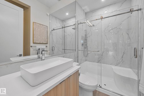 5121 Woolsey Link Nw, Edmonton, AB - Indoor Photo Showing Bathroom