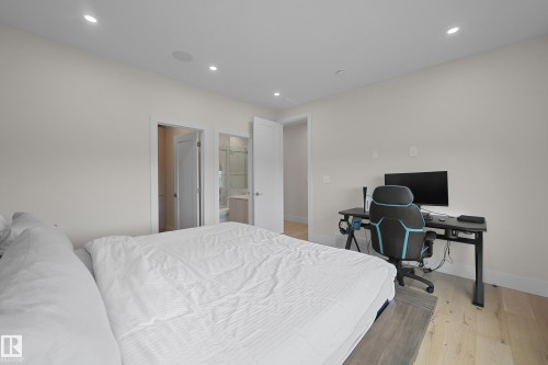 5121 Woolsey Link Nw, Edmonton, AB - Indoor Photo Showing Bedroom