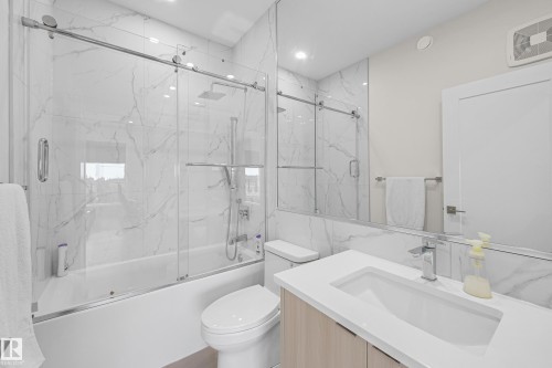 5121 Woolsey Link Nw, Edmonton, AB - Indoor Photo Showing Bathroom