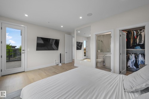 5121 Woolsey Link Nw, Edmonton, AB - Indoor Photo Showing Bedroom