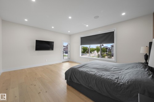 5121 Woolsey Link Nw, Edmonton, AB - Indoor Photo Showing Bedroom