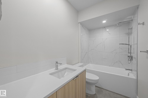 5121 Woolsey Link Nw, Edmonton, AB - Indoor Photo Showing Bathroom