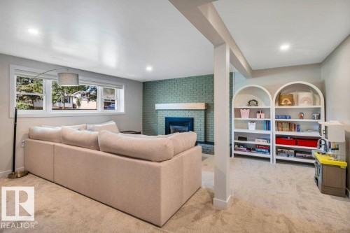 166 Larose Drive, St. Albert, AB - Indoor