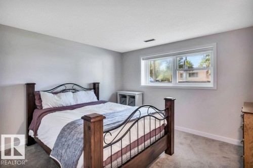 166 Larose Drive, St. Albert, AB - Indoor Photo Showing Bedroom