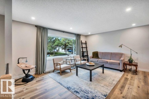 166 Larose Drive, St. Albert, AB - Indoor Photo Showing Living Room