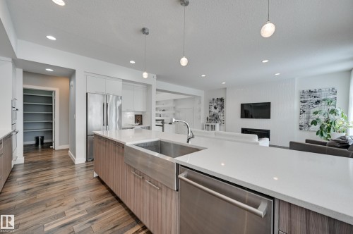 1311 Hainstock Way Sw, Edmonton, AB - Indoor Photo Showing Kitchen With Upgraded Kitchen