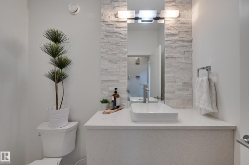 1311 Hainstock Way Sw, Edmonton, AB - Indoor Photo Showing Bathroom