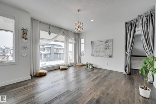 1311 Hainstock Way Sw, Edmonton, AB - Indoor